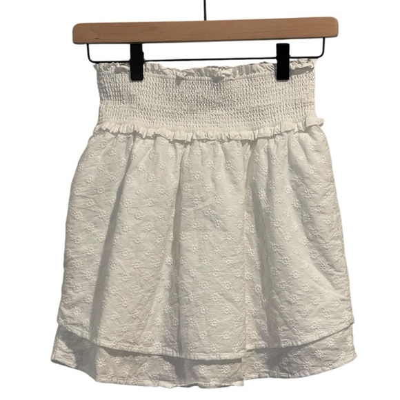 Rails Addison Mini Skirt, White Embroidered Daisies, Shirred Waistband, Size XS - Picture 4 of 14